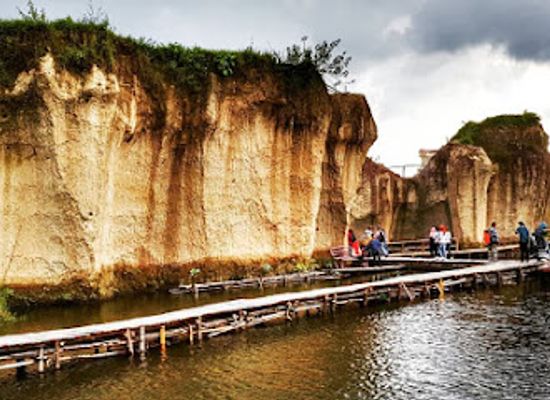 indonesia/banten/attraction/koja-cliff-goa-gozila-bukit-koja