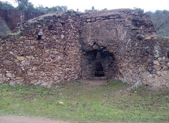 portugal/serra-de-sao-mamede-natural-park/attraction/caleiras-da-escusa-fornos-de-cal-da-escusa