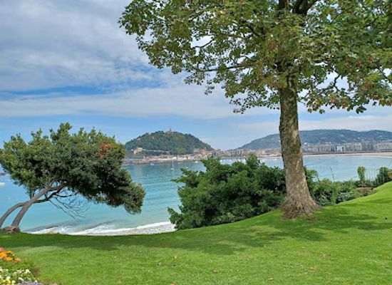 spain/san-sebastian/attraction/aieteko-jauregia