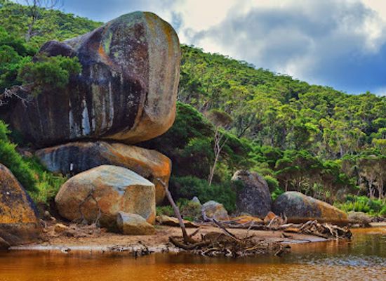australia/wilson-s-promontory-national-park/attraction/whale-rock