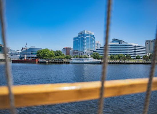 virginia/tidewater/attraction/american-rover-sailing-cruises