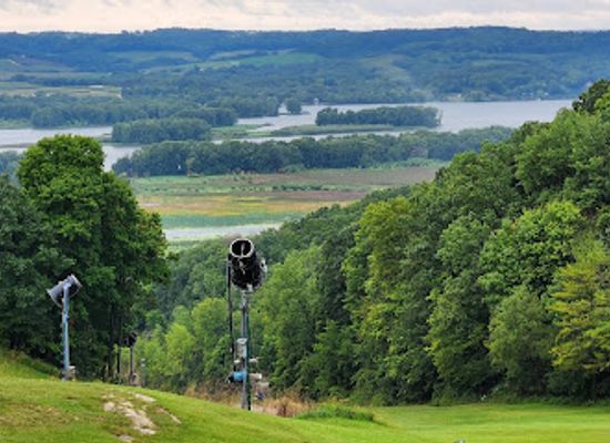 illinois/driftless-area/attraction/chestnut-mountain-resort