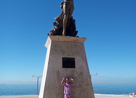 mexico/mazatlan/attraction/monumento-a-la-mujer-mazatleca