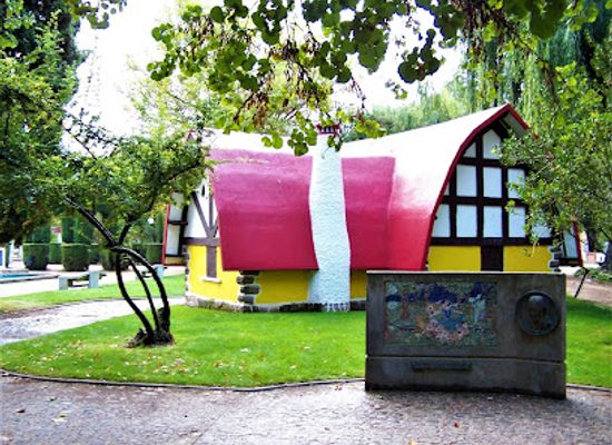 spain/huesca/attraction/homenaje-de-huesca-a-walt-disney