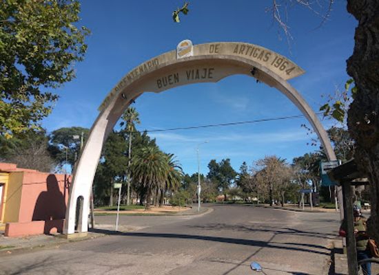 uruguay/treinta-y-tres/attraction/arco-de-treinta-y-tres
