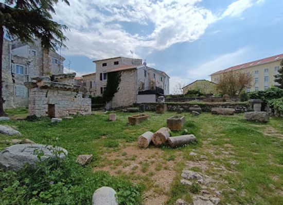 croatia/porec/attraction/neptune-temple