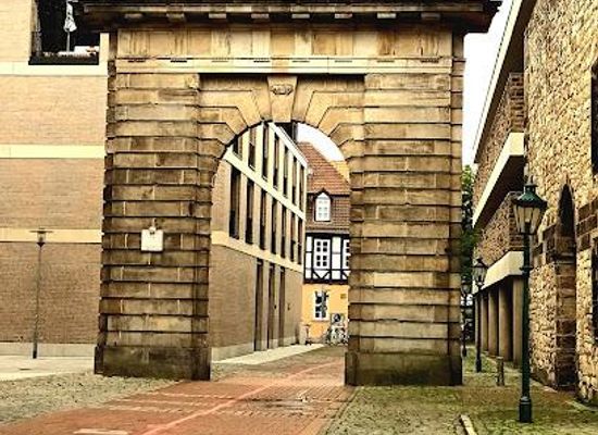 germany/hannover/attraction/tor-des-marschalls-marstalltor