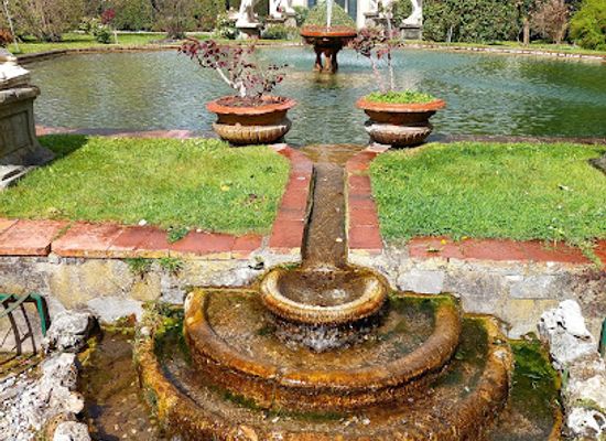 italy/lucca/attraction/fontana-con-sculture