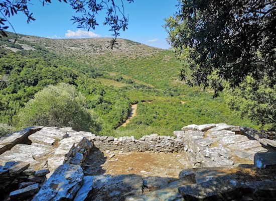 greece/euboea/attraction/dragon-houses-of-styra