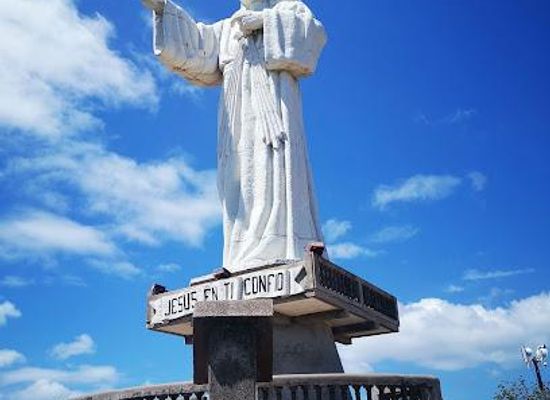 nicaragua/ometepe/attraction/vista-del-cristo-de-la-misericordia-hacia-la-playa-de-san-juan-del-sur