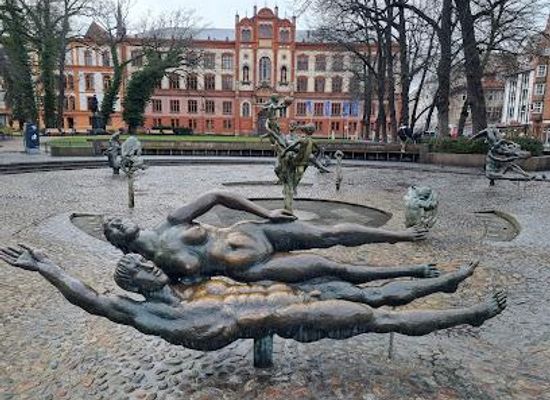 germany/rostock/attraction/brunnen-der-lebensfreude