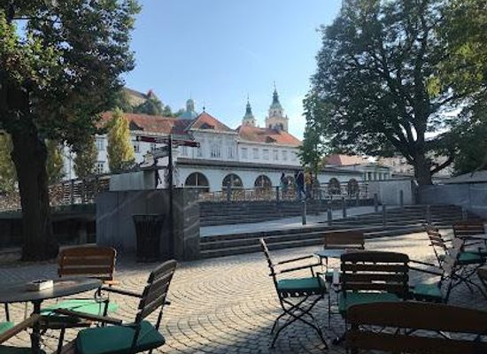 slovenia/skofja-loka/attraction/lepa-vida-bar