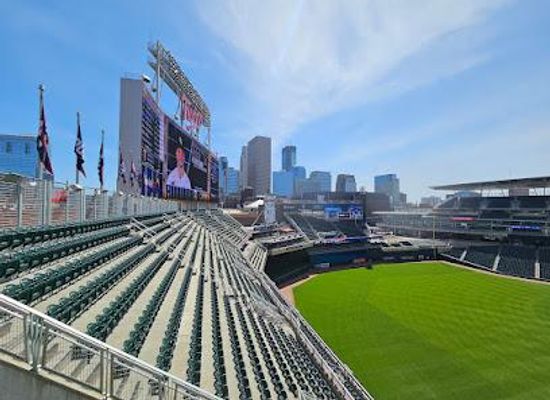 minnesota/minneapolis/attraction/target-field