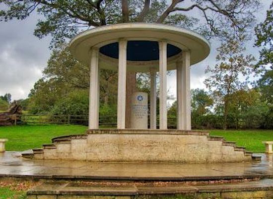 united-kingdom/surrey/landmark/magna-carta