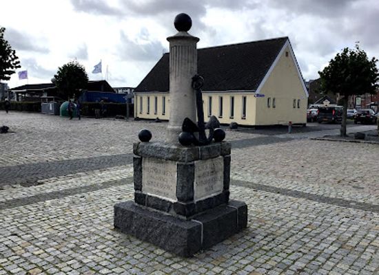 denmark/funen/landmark/mindesmarke-for-kaptajn-peter-bredal