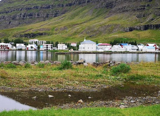 iceland/seydisfjordur/attraction/audbjorg-ship