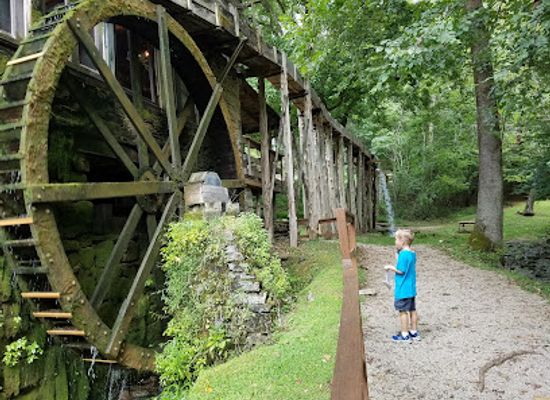 kentucky/daniel-boone-national-forest/attraction/squire-boone-caverns
