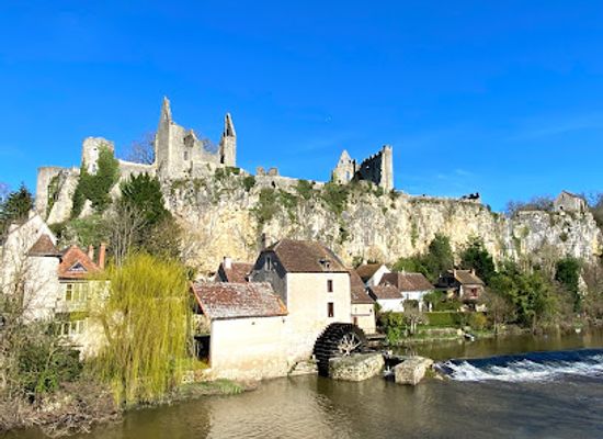 france/poitou-charentes/attraction/chateau-d-angles-sur-l-anglin