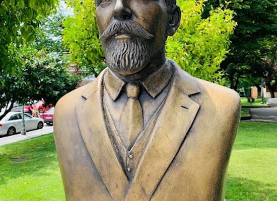 greece/kavala/attraction/bust-of-eleftherios-venizelos