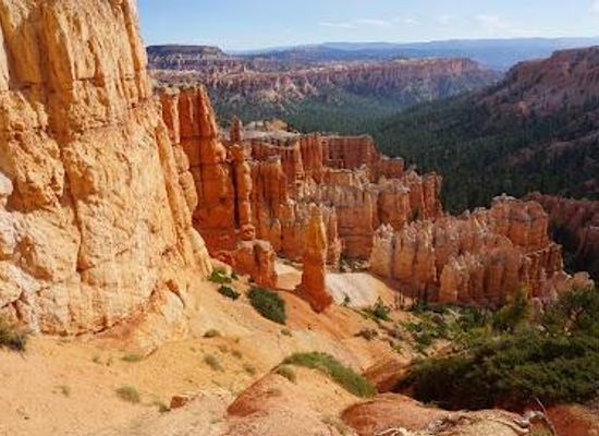 utah/panguitch/attraction/peek-a-boo-loop