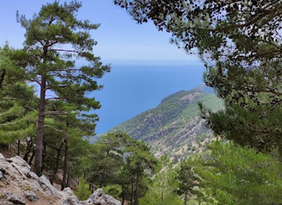 greece/samaria-gorge/attraction/papakefala-summit-and-kormokopos-cave-trail