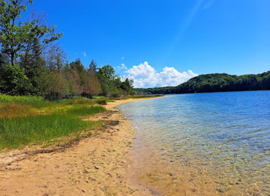 michigan/sleeping-bear-dunes-national-lakeshore/attraction/north-bar-lake