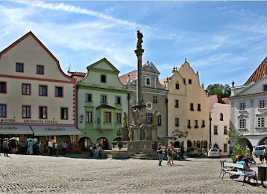 czechia/cesky-krumlov/attraction/fountain-and-plague-column
