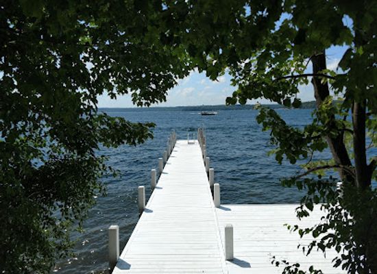 wisconsin/glacial-lake-wisconsin/attraction/black-point-estate-and-gardens