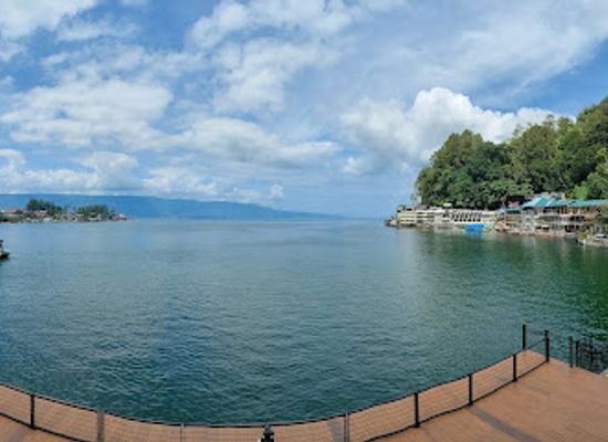 indonesia/lake-toba/attraction/pantai-bebas-parapat-danau-toba