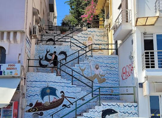 greece/crete/attraction/treppe-mit-malerei-delphine