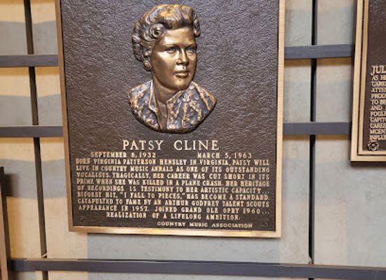 tennessee/northern-middle-tennessee/attraction/country-music-hall-of-fame-rotunda