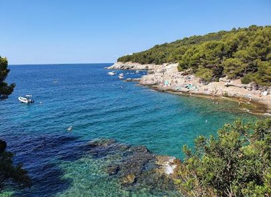 croatia/pula/attraction/valovine-beach