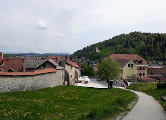 slovenia/skofja-loka/attraction/grajski-zeliscni-vrt