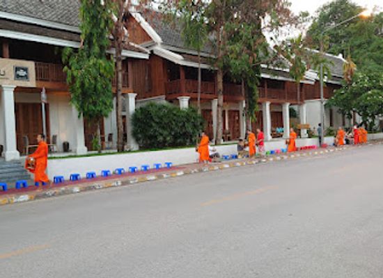 laos/northern-laos/attraction/alms-giving-ceremony-in-luang-prabang