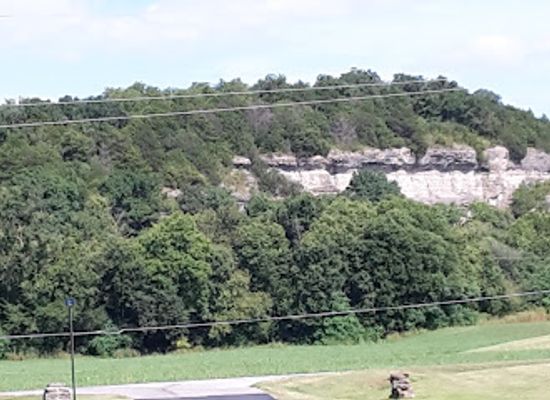 missouri/black-river-basin/attraction/bluff-dwellers-cave