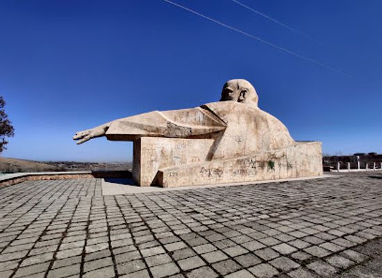 tajikistan/istaravshan/attraction/bust-of-lenin