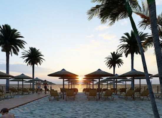 albania/has/attraction/dream-beach-and-camping