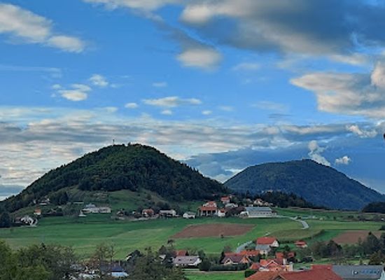 slovenia/central-slovenia/attraction/komenda-castle