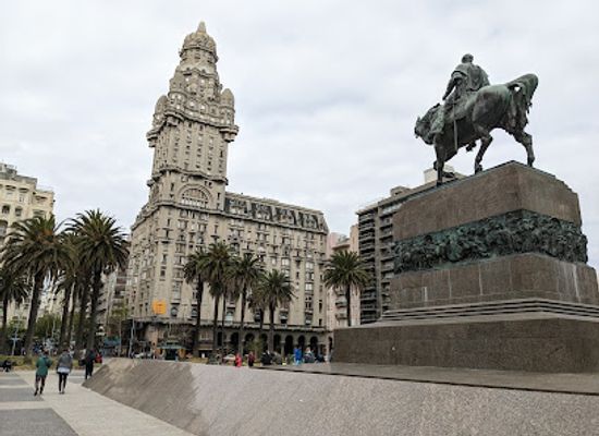 uruguay/montevideo/pocitos/attraction/palacio-salvo