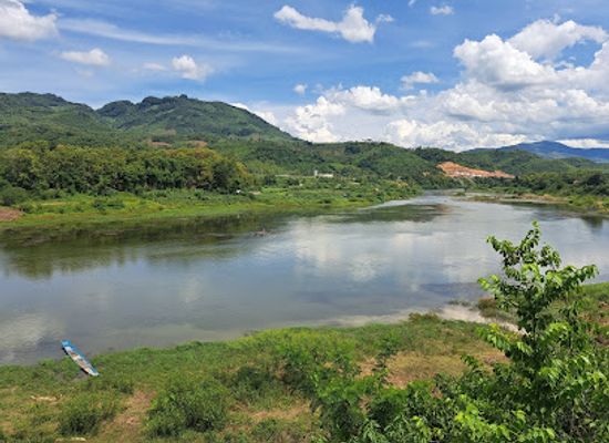 laos/luang-prabang/attraction/nice-village-bridge-and-river-view