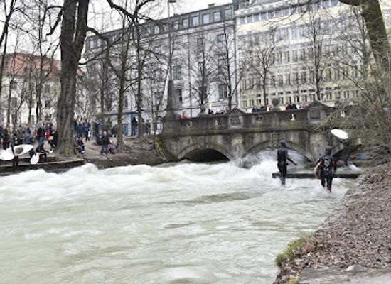 germany/munich-countryside/attraction/eisbachwelle