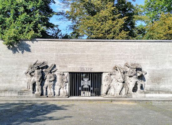 germany/dusseldorf/attraction/kriegerdenkmal-dusseldorf-golzheim