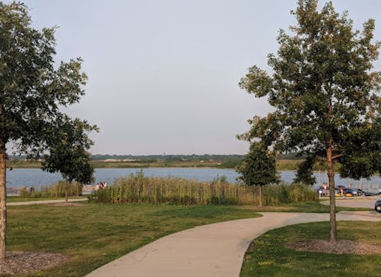 illinois/bolingbrook/attraction/hidden-oaks-nature-center