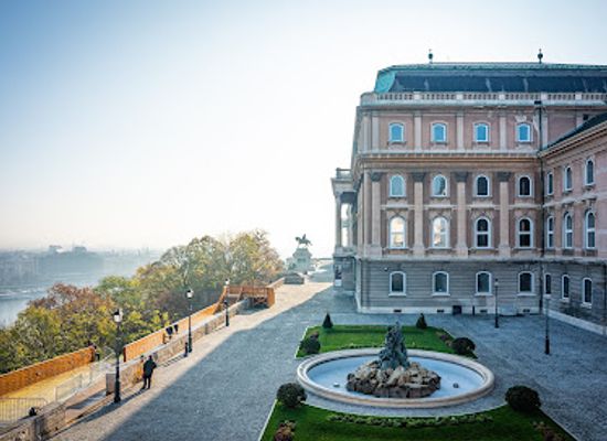 hungary/budapest/castle-district/attraction/fountain-of-the-fishing-children