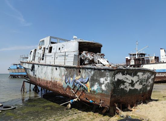 kuwait/al-shaheed-park/attraction/ships-graveyard-doha