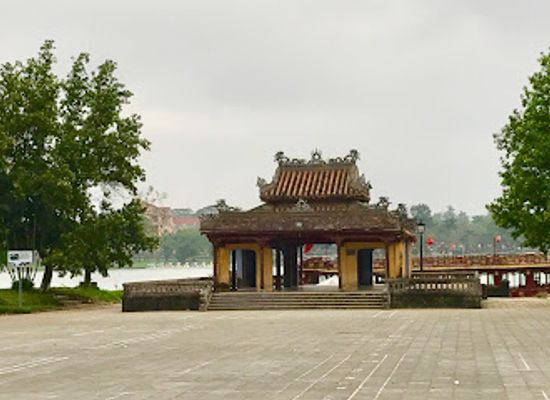 vietnam/hue/phu-thanh/attraction/dragon-boats