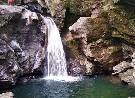 vermont/stowe/attraction/bingham-falls-parking-trailhead