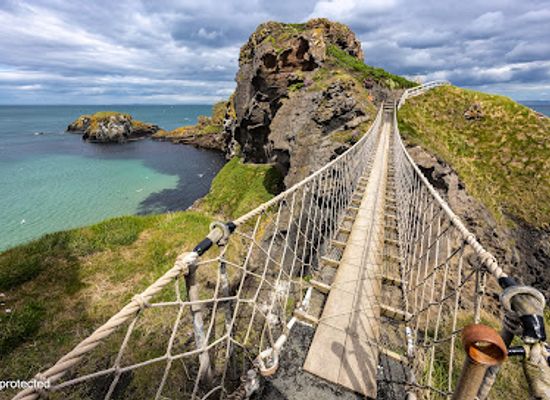ireland/ulster-part-within-current-ireland/attraction/national-trust-carrick-a-rede