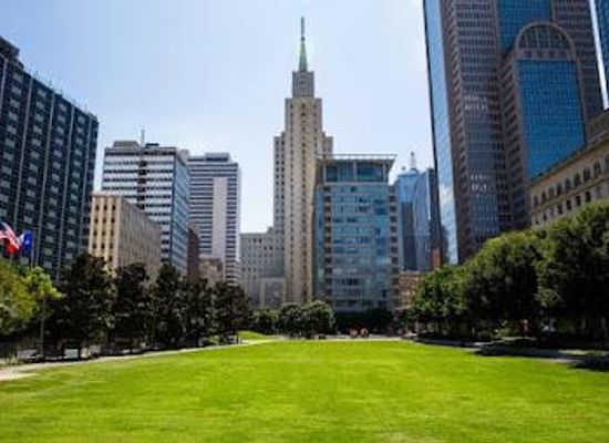 texas/north-texas/attraction/main-street-garden-park