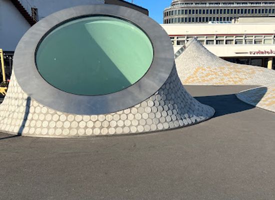 finland/helsinki/kamppi/attraction/lasipalatsi-square